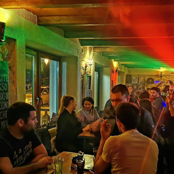 Konoba-Bar Stray Cat - Image 1