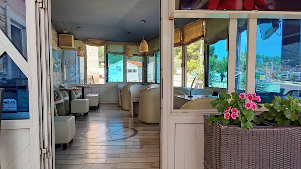 Bistro & Wine bar Karaka - Image 1