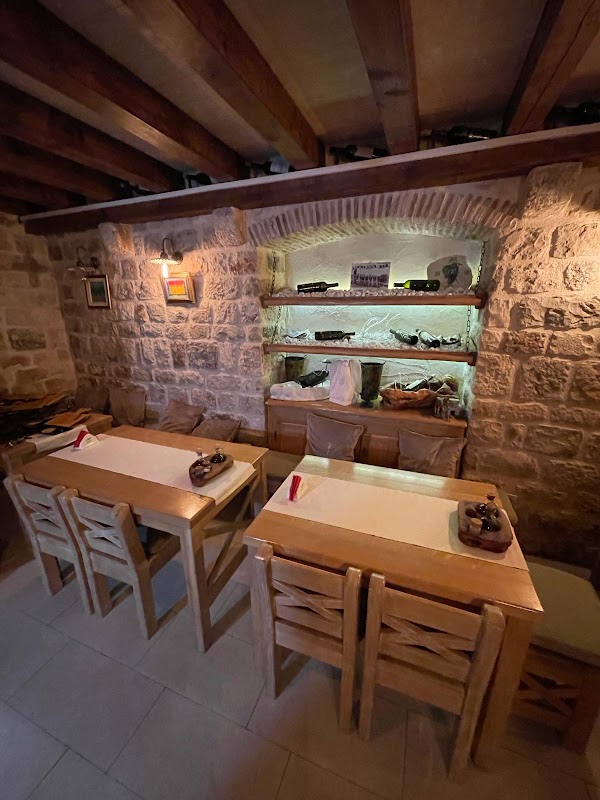 Restaurant/Apartments Capo - Image 1