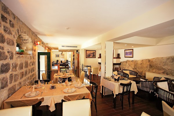 Bistro Vila Marija Splitska Brač - Image 1