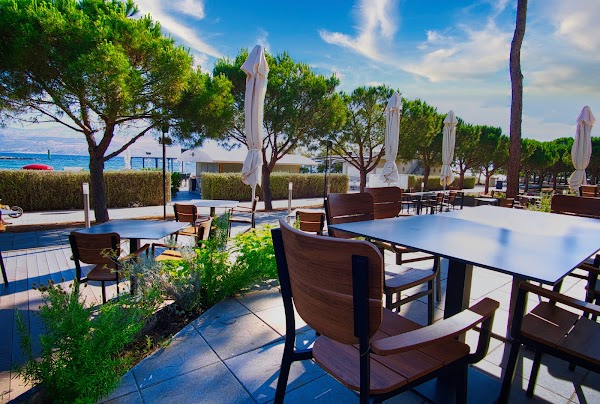 Families Restaurant Bar & Lounge - Image 1