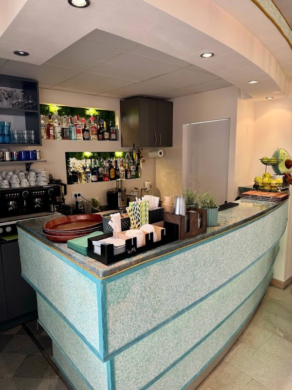 Bistro Avocado - Image 1