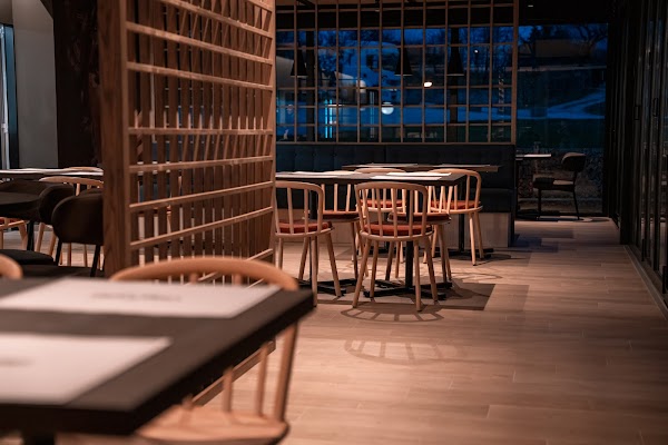 Lucky Goat Bar & Grill - Image 1