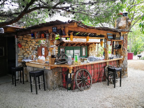 Fledermaus Hotel - Image 1