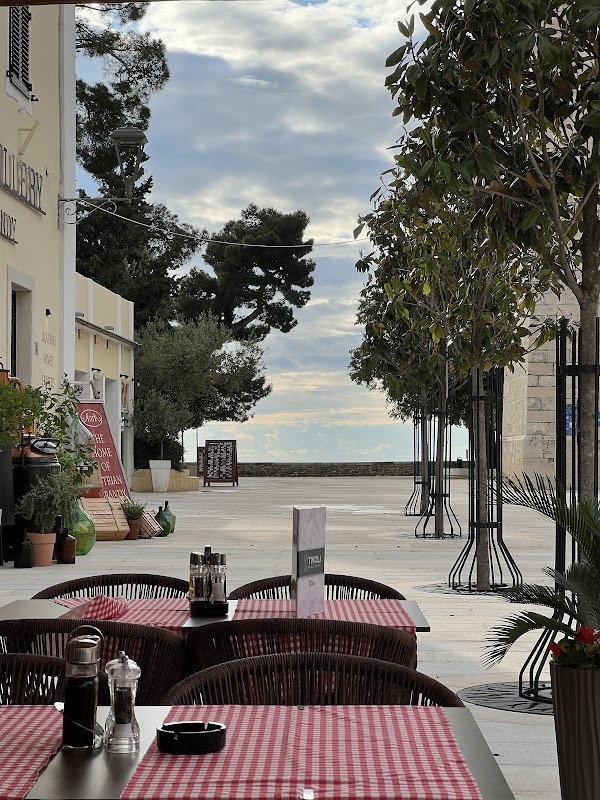 TIVOLI, bistro & coffee bar - Image 1