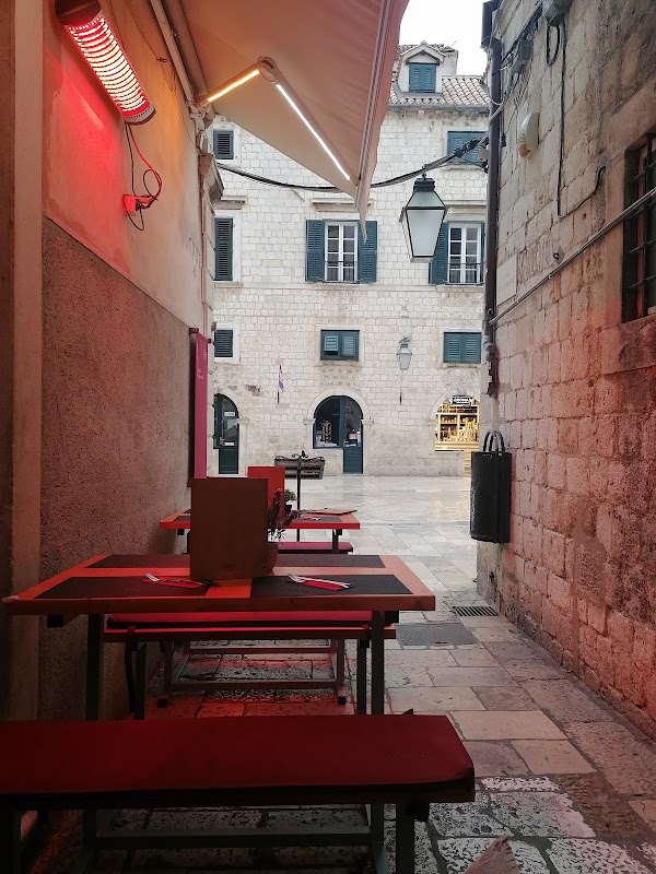 Mama’s Restaurant & Bar - Image 1