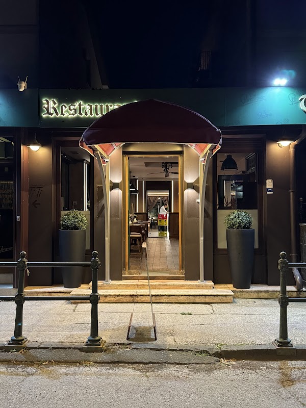 The Red Apple Pub - Image 1