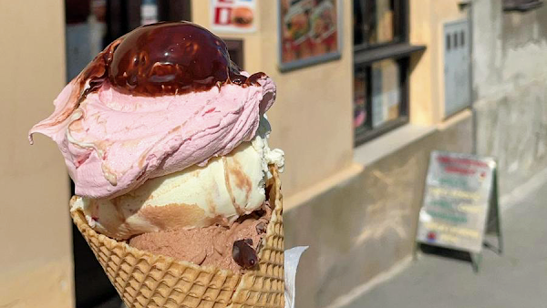 Media grill&bar - Image 1