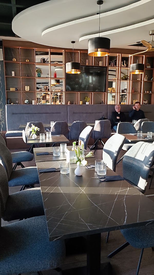 Restaurant Gardens - Image 1