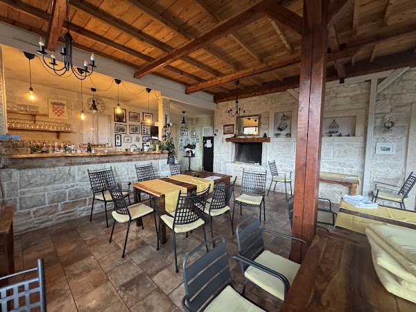 Bistro La Tache - Image 1