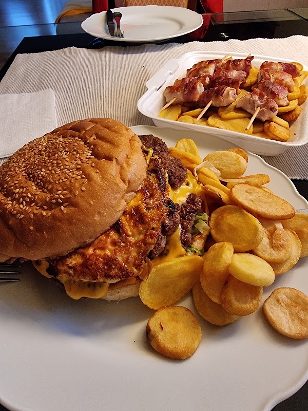 Fast Food Three Queens - Image 1