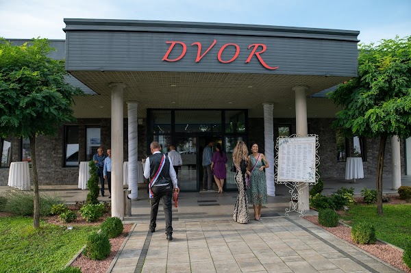 Svadbeni saloni Tesla i Dvor - Image 1