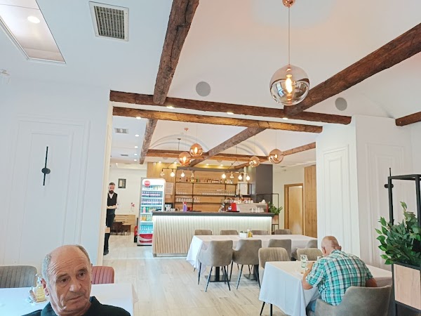 Hotel & Restaurant Divanhana - Image 1