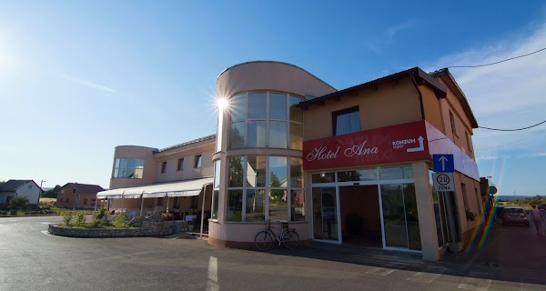 Restaurant-Hotel Ana - Image 1