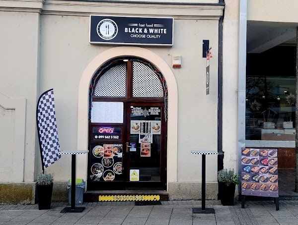 Street Food Black & White - Image 1