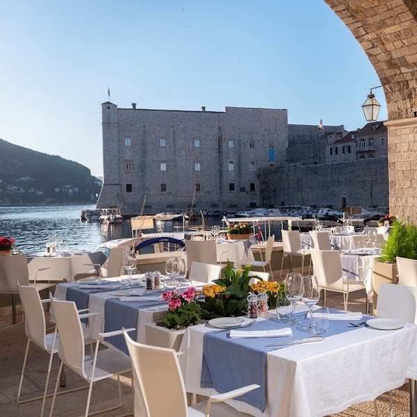 Gradska kavana Arsenal Restaurant - Image 1