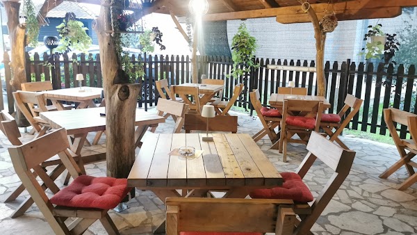 Bistro & Pizzeria EM - Image 1