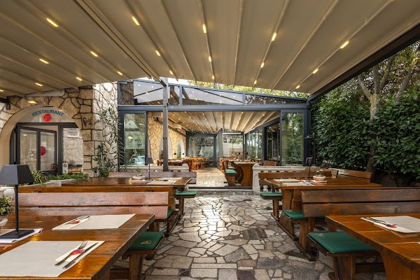 Bistro Pizzeria Paris - Image 1