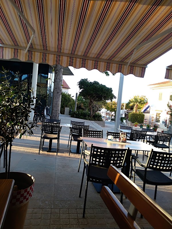 Bistro Vinea - Image 1