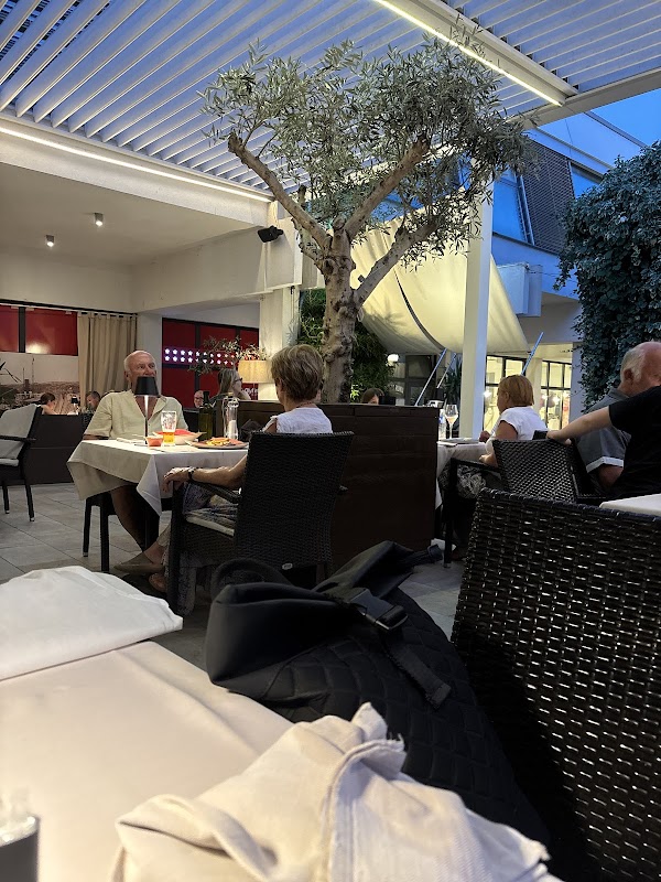 Restaurant & Caffe „Velum“ - Image 1