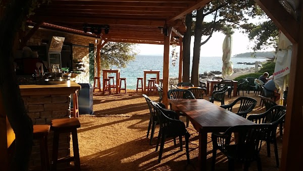 Žal Beach Bar & Kitchen - Image 1