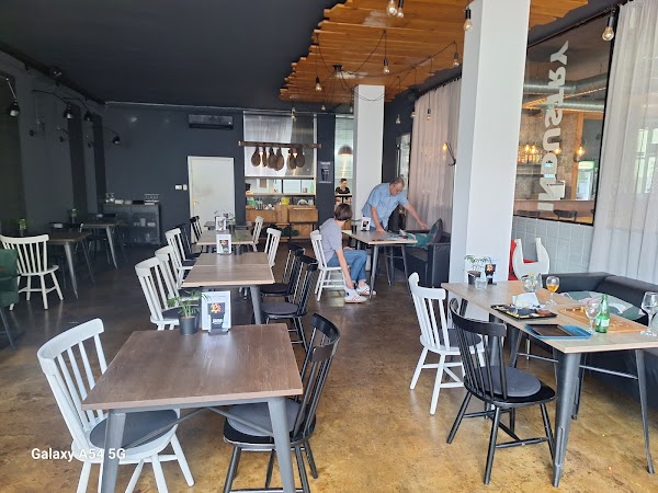 Industry Bar & Restoran - Image 1