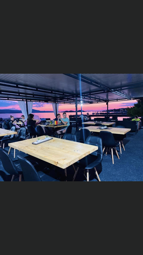 Menfisto Street food & bar - Image 1