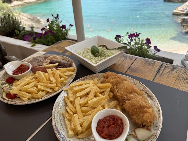 La Petit Paradis - Image 1