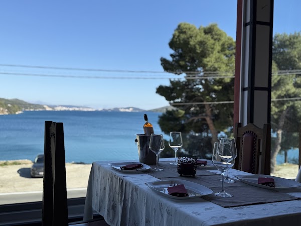 Max Gastro Beach House - Image 1