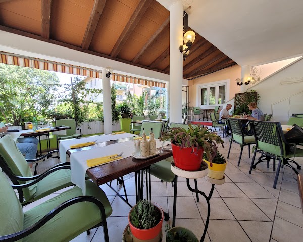 Oaza Restaurant - Image 1