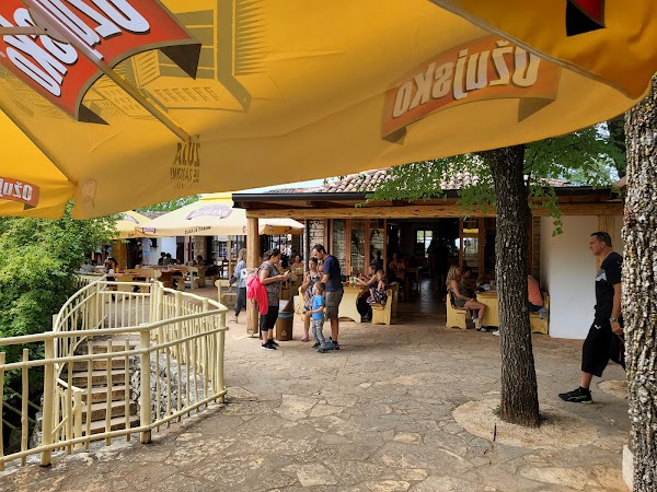 Buffet Jama - Image 1