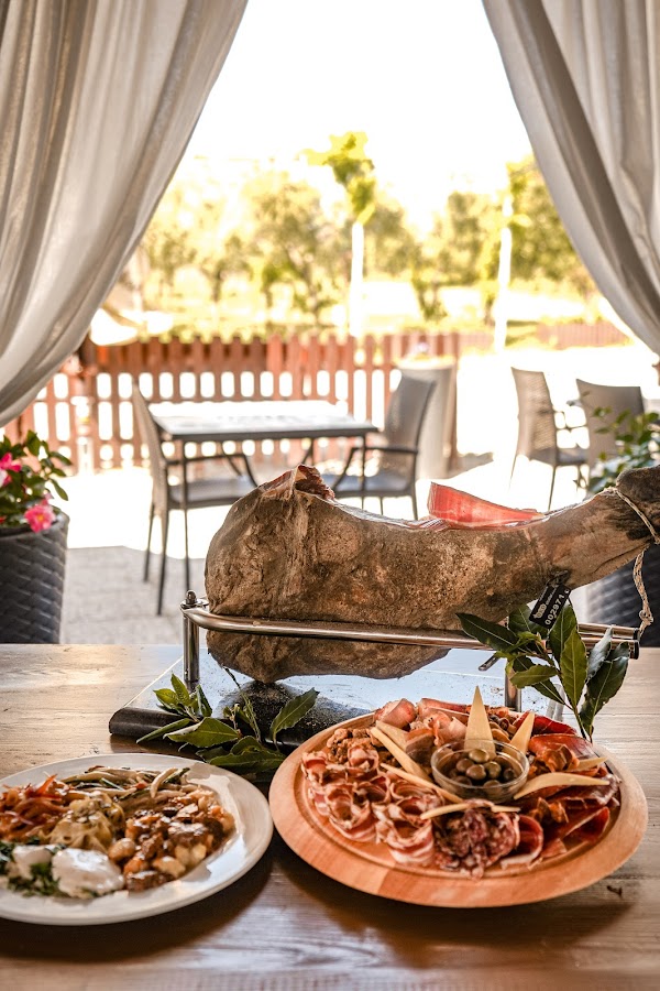 Pršutarna i stancija Buršić - Image 1