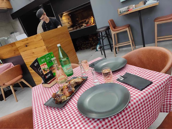 Unplugged Bar & Grill - Image 1