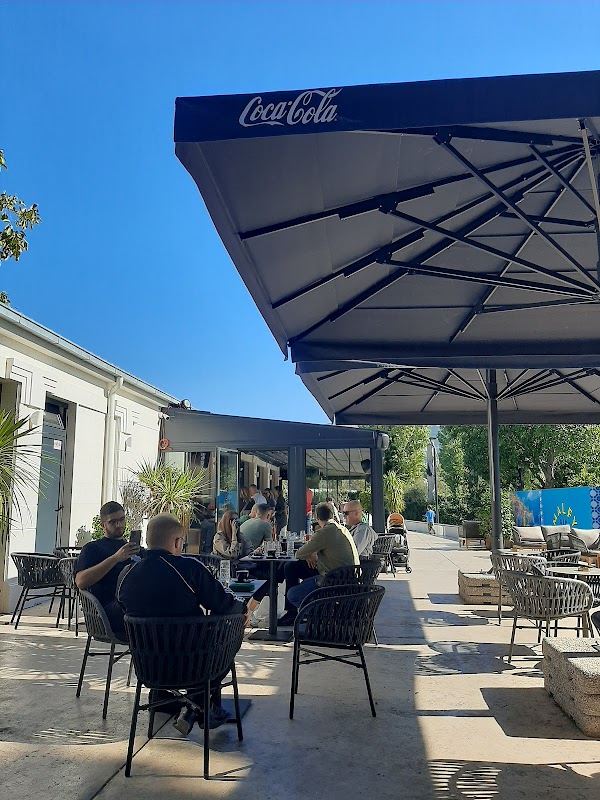 B Cool Food & Bar - Image 1