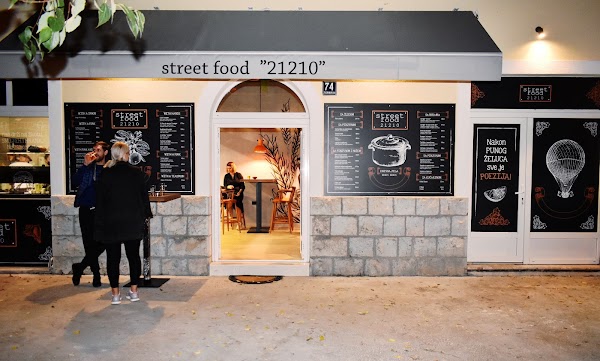 Street Restaurant 21210 - Image 1