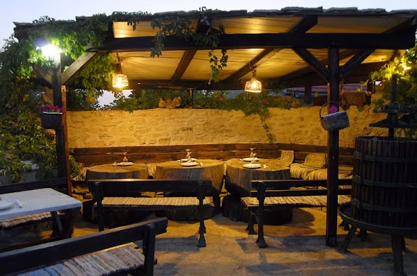 Šarićevi dvori - Image 1