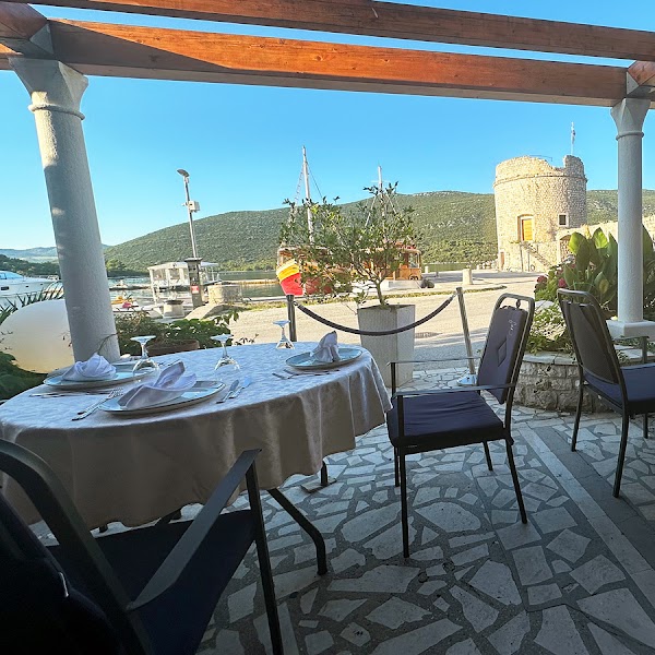 Bota Šare Mali Ston restaurant & oyster bar - Image 1